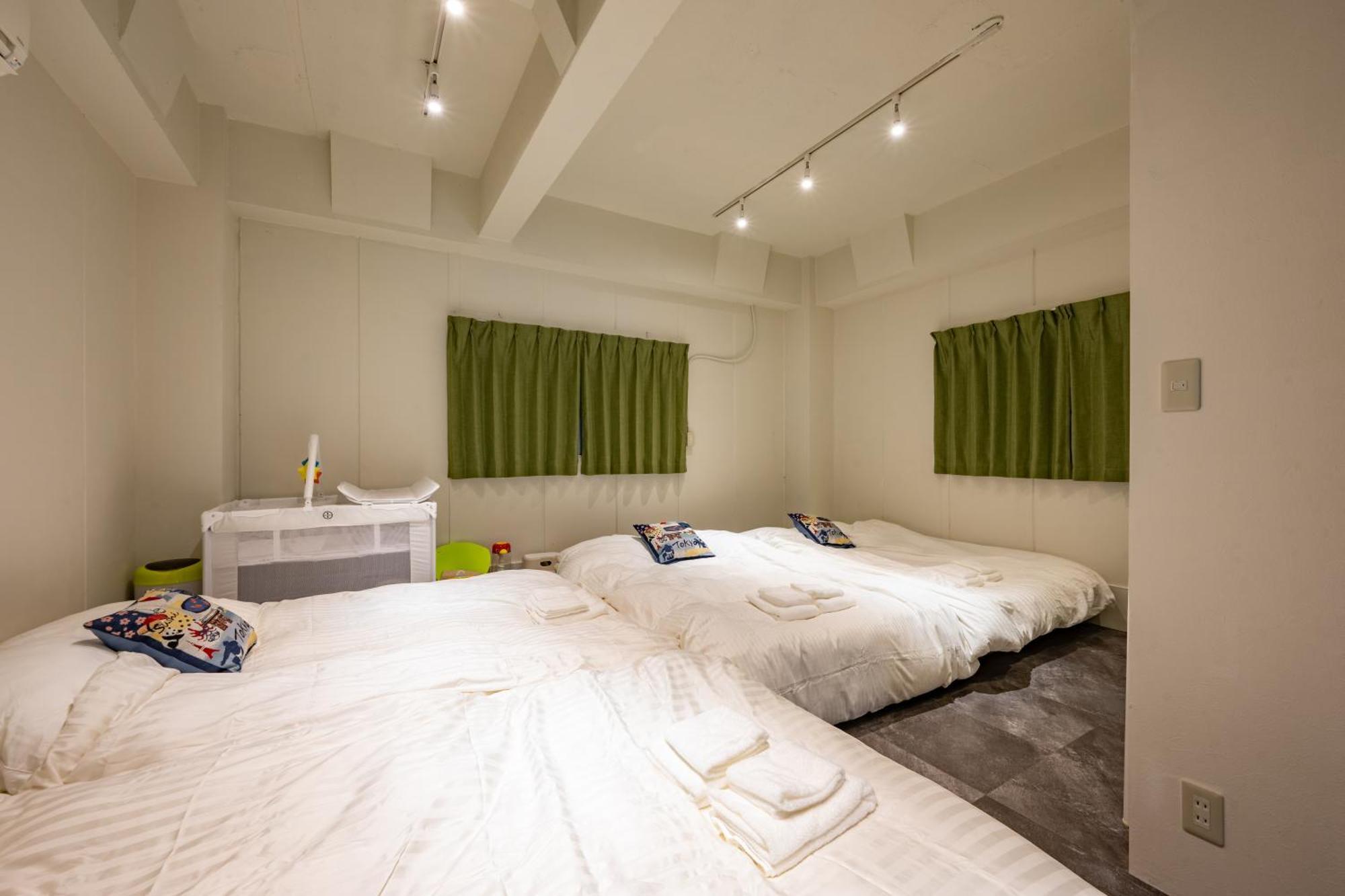 Thunder Hotel -雷門サンダーホテル- 浅草駅から徒歩5分 ベビー用品付き ファミリーも歓迎 大人8名もok!! Tokio Buitenkant foto